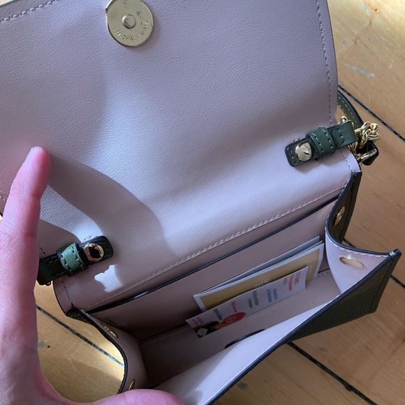 Micheal Kors crossbody bag - gold hardware - Picture 8 of 10